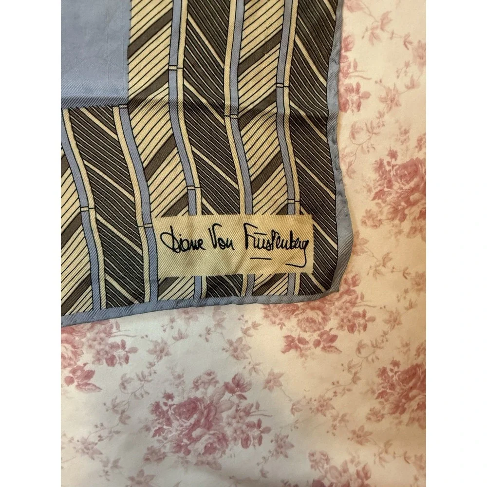 Diane Von Furstenberg DVF Silk Geometric Pocket Square Scarf Japan